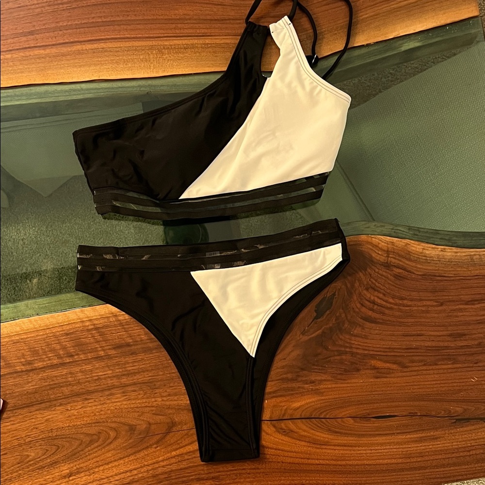 Women's Black & White Colorblock Bikini Set
